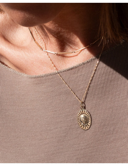 MEDALLA VIRGEN NIÑA TROQUELADA (INCLUYE CADENA)